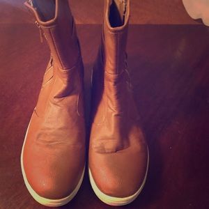 Dollhouse faux leather boots with side gold zip